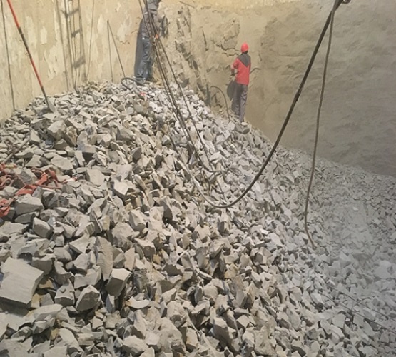 永城電廠灰?guī)烨鍘?專業(yè)團(tuán)隊(duì),精細(xì)清庫,安全無憂